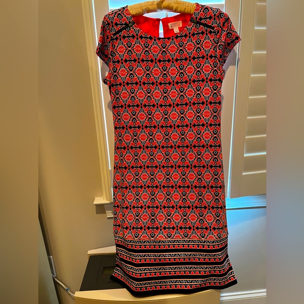 Fun summer coral print shift  Designer is Market & Spruce, size S.
